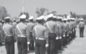Salah satu pengeluaran pemerintah adalah untuk membayar gaji polisi.