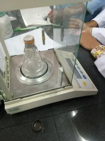 Laporan Praktikum Kimia Penentuan Berat Molekul Berdasarkan Kerapatan Gas