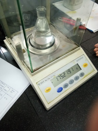 Laporan Praktikum Kimia Penentuan Berat Molekul Berdasarkan Kerapatan Gas 10