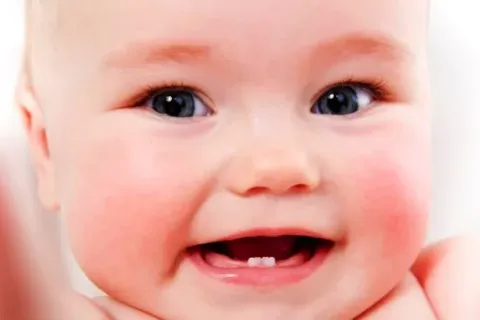 Kenali Proses Bayi Tumbuh Gigi, Gejala Dan Penanganannya