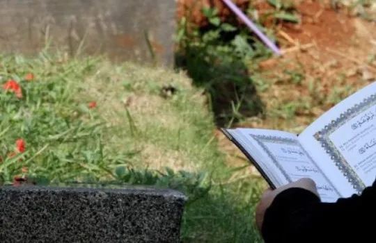 Bacaan Dan Tata Cara Berdoa Saat Ziarah Ke Kuburan