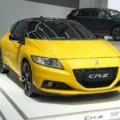 City Driving Redefined Manuver Lincah Dan Efisiensi Honda CR Z