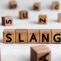 Bukan Hanya Iseng, Ini Manfaat Dan Peran Bahasa Slang Dalam Komunikasi