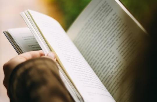 Manfaat Membaca Buku yang Mungkin Belum Kamu Ketahui
