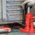 Tips Memilih Hydraulic Toe Jack Berkualitas Untuk Kebutuhan Industri Anda