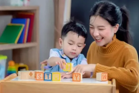 Tips Mengasuh Anak Hiperaktif Yang Perlu Moms Pahami