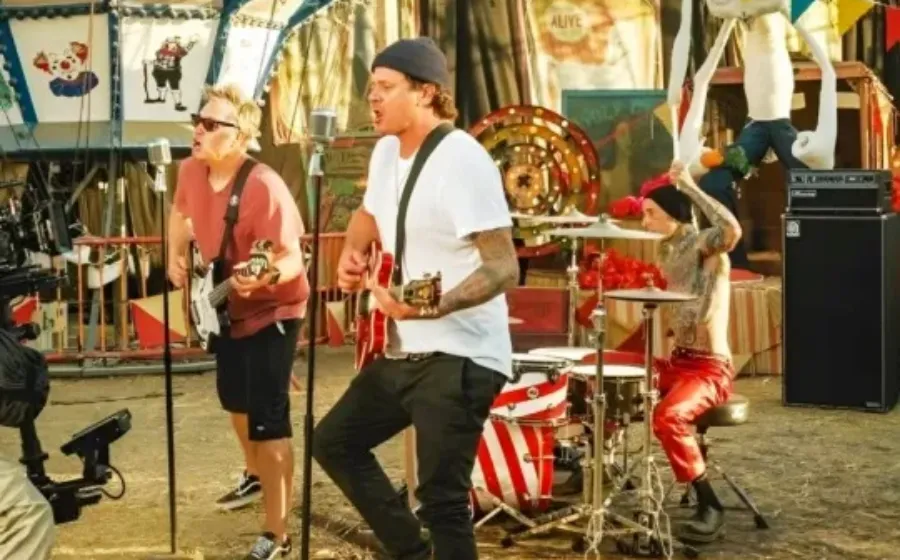 Alasan Mengapa Kamu Harus Dengerin Musik Punk Rock