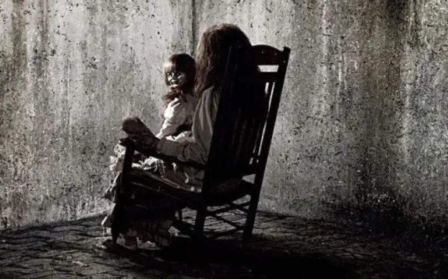Bagaimana The Conjuring Universe Saling Terhubung Dan Membangun Dunia Horor Yang Mencekam