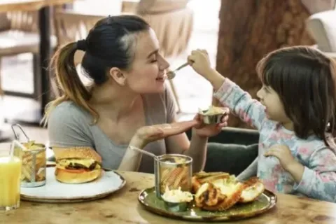 Tips Memilih Restoran Ramah Anak Agar Makan Di Luar Jadi Nyaman Tanpa Drama