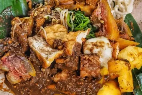 Mengenal Rujak Cingur, Hidangan Legendaris Surabaya Dengan Rasa Unik Dan Gurih