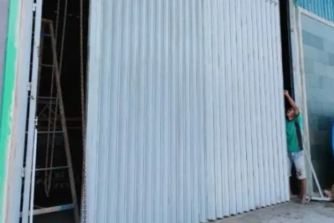 Pintu Harmonika Surabaya, Solusi Praktis Untuk Bisnis Mahasiswa & Startup Yang Ingin Efisien Dan Aman