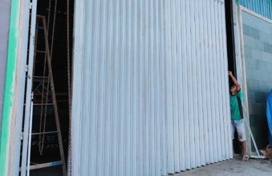 Pintu Harmonika Surabaya, Solusi Praktis untuk Bisnis Mahasiswa & Startup yang Ingin Efisien dan Aman