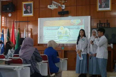 Belajar Transisi Energi Jadi Lebih Hidup, UPER Dampingi Siswa SMA Depok Lewat Proyek Nyata