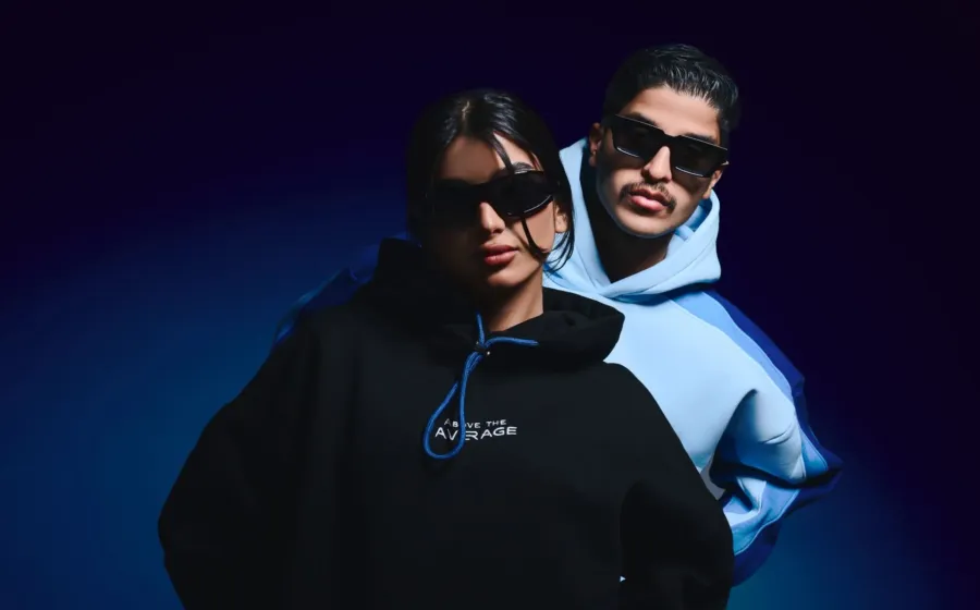Ilustrasi tips memilih hoodie keren dengan bahan dan potongan pas