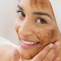 Panduan cara memilih exfoliator yang aman sesuai jenis kulit untuk perawatan wajah