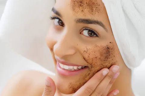 Panduan cara memilih exfoliator yang aman sesuai jenis kulit untuk perawatan wajah