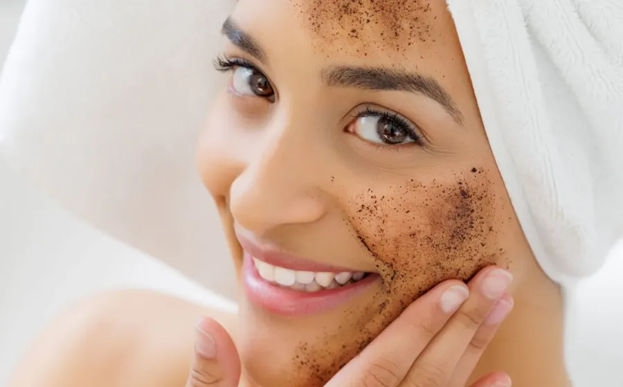 Panduan cara memilih exfoliator yang aman sesuai jenis kulit untuk perawatan wajah