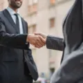 Strategi ampuh tentang cara mengelola pelanggan bisnis agar pembeli makin setia dan omzet terus naik