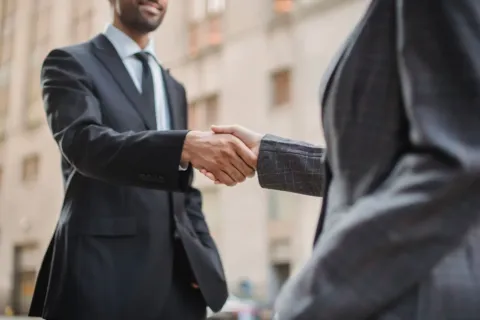 Strategi ampuh tentang cara mengelola pelanggan bisnis agar pembeli makin setia dan omzet terus naik