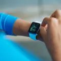 Ilustrasi tips memilih smartwatch terbaik untuk mendukung aktivitas harian dan pemantauan kesehatan