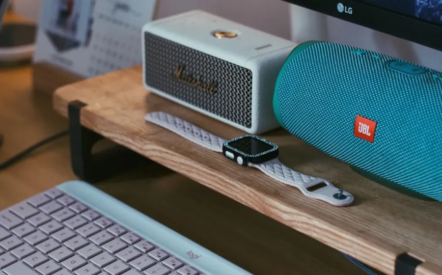 Ilustrasi tips memilih speaker terbaik untuk mendengarkan musik dan audio rumah