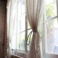 Tips memilih tirai rumah yang estetik dan elegan untuk hiasan ruang tamu modern