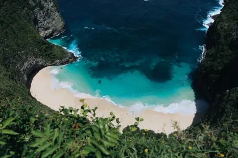 Pemandangan alam wisata hidden gem yang asri dan indah di Indonesia