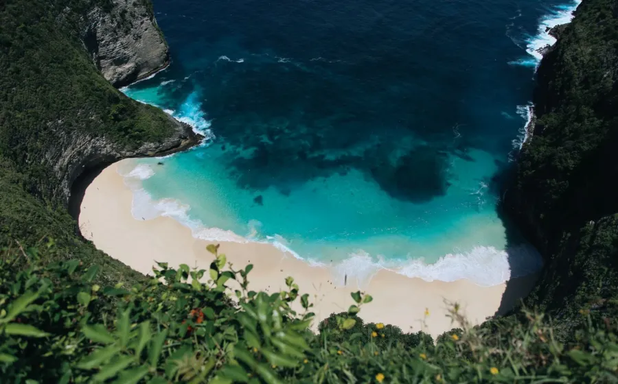 Pemandangan alam wisata hidden gem yang asri dan indah di Indonesia