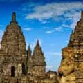 Pemandangan candi dan lanskap wisata populer di Indonesia kawasan Yogyakarta