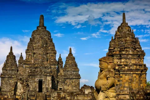 Pemandangan candi dan lanskap wisata populer di Indonesia kawasan Yogyakarta